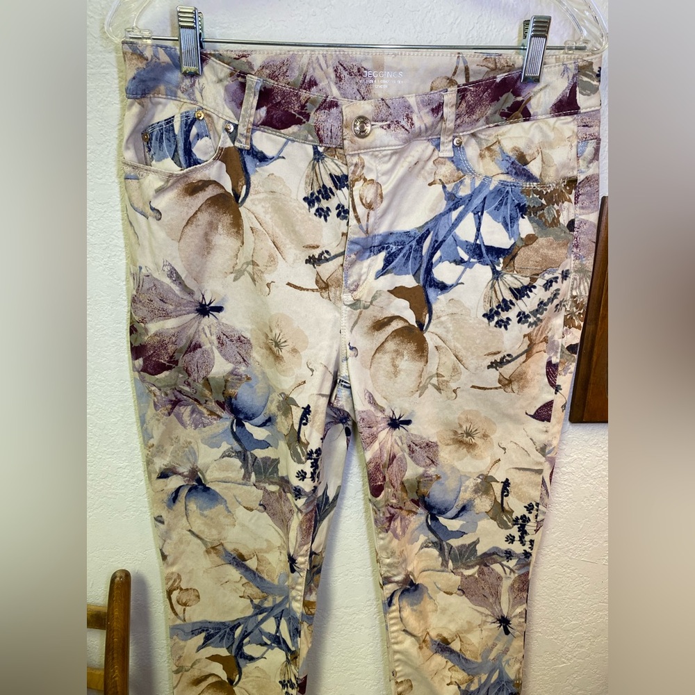 Chico's Jegging Ankle Tapered High Rise Size 1 US 8 Cream Floral Spring Chic - Picture 4 of 13